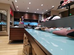 -UGG(燕莎奥特莱斯购物中心店)