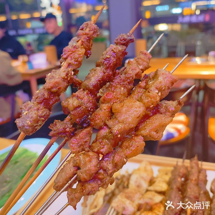 可以唱歌的东北特色杀猪菜撸串夜宵店
