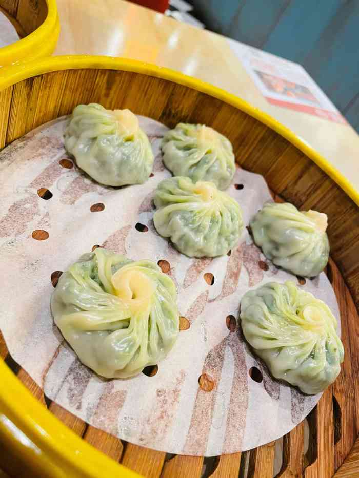 弄堂小笼包(山东青岛万象城店)-"包子馅一股冷冻肉的味道,不好吃,点了