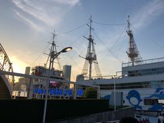 -黄浦江游览十六铺3号码头网红自助餐