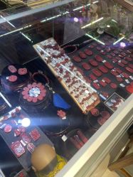 -灵彩珠宝(朗香街店)