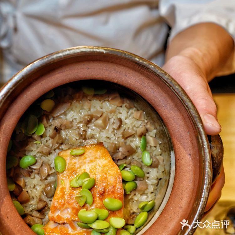 这家店的日料也太正宗了吧，氛围感好棒！