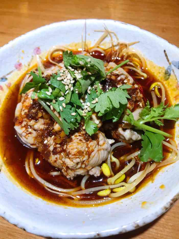 地点在龙阳路地铁站二楼美食广场.