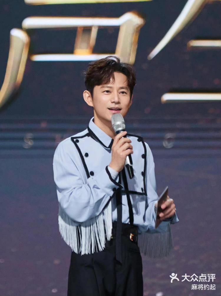 亲和力爆表何炅老师如何与观众打成一片