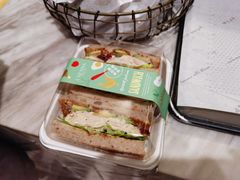 牛油果鸡肉三明治-罗森尼娜(德思勤店)
