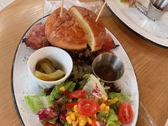 澳洲牛肉汉堡-HELLO 27 意面·沙拉·帕尼尼