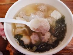 鱼丸鲜肉馄饨-手劲鱼丸馄饨铺(哈一百店)