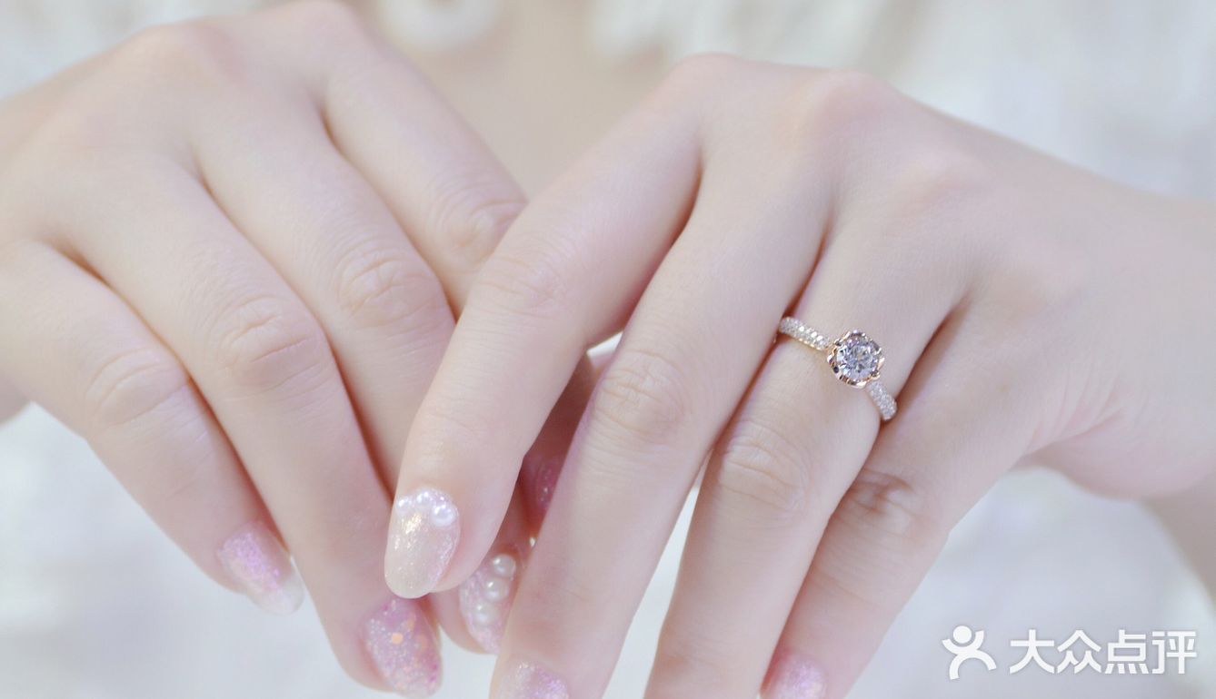 就是它了！没有人不会为这枚结婚钻戒而动心！