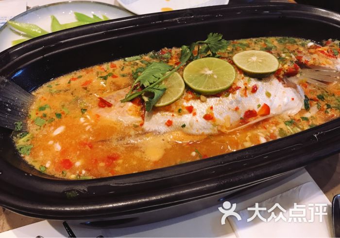 岘港明炉辣味海鲈鱼