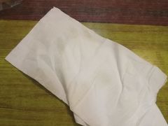 纸上都是桌子上的油-扒虾小妹儿麻辣海鲜(宏图街店)