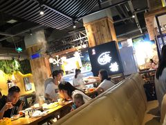 大堂-洪氏嗨捞·广东猪肚鸡·椰子鸡火锅(西咸万象城店)