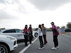 -上海保时捷体验中心