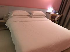 -卡罗酒店(东门晒布地铁站店)