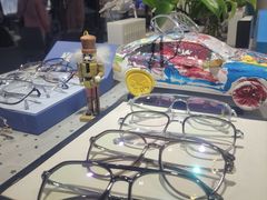 -宏宇眼镜蔡司依视路折扣店(兆佳眼镜城店)