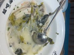 -严记小天府酸菜鱼(西四路店)