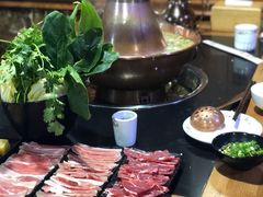 -果松木炭酸菜铜火锅·外婆参鸡汤