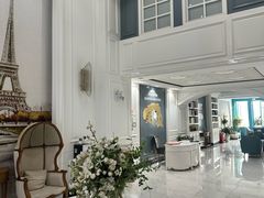 -芭黎人江景轻奢酒店(告庄西双景星光夜市店)
