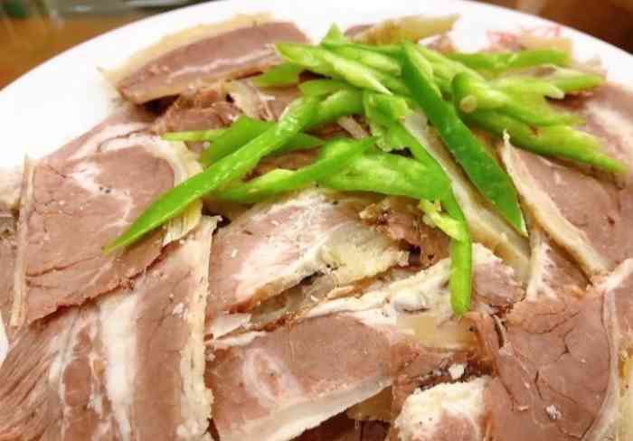 香丁丁牛肉面(连锁总店)-"体验吴忠早茶文化～ 水煎包和锅贴好吃,酸.