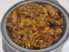 咸鱼茄子煲-香港新发烧腊茶餐厅(水围店)