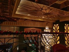 -Mogul Eatery·大亨餐酒馆