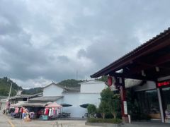 -腾冲洞山温泉村