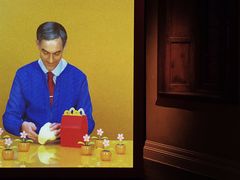 -Nathalie Djurberg与Hans Berg“牛皮纸包裹的月亮”-Prada荣宅当季展览