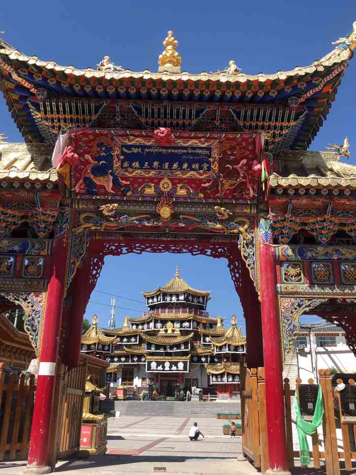 南海殿景区-"南海殿坐落于贵德县城梅茨山脚下,有全西北.