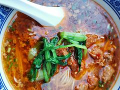 辣肉面加鸡毛菜-沪西老弄堂面馆(定西路店)