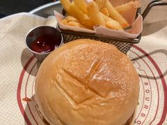 -BOURBON 玻本美式餐厅酒吧(虹桥新天地店)