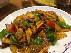 红肠炒地鲜-东北农家小院(定西路店)