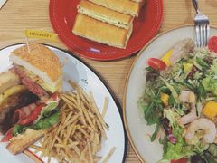 27&nbsp;牛肉汉堡-HELLO 27 意面·沙拉·帕尼尼