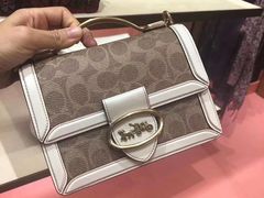 -COACH蔻驰(德基广场店)