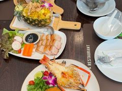 -Chom Cafe and Restaurant
