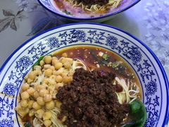 -渝之汇牛肉豌杂面