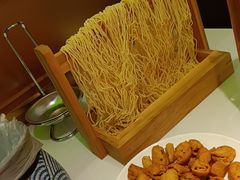 -洪氏嗨捞·广东猪肚鸡·椰子鸡火锅(西咸万象城店)