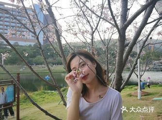 春天就是赏花的季节 周末特意来这边赏花，公园是免费对