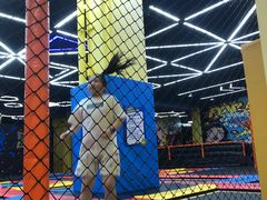 -爱蹦iBOON蹦床运动馆(江汉店)