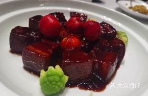 Braised Pork with Steamed Buns