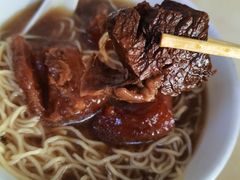 热气腾腾的软牛筋腩-海幢瑞芳饮食店