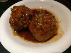 鸭蛋黄狮子头-梅飞酒家(桑园路店)