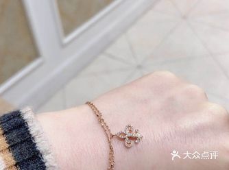 连同周围的小姐妹都受影响