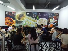 大堂-潘国仙耳光馄饨(黄家阙路店)