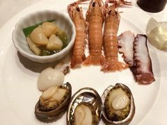 -云顶旋转自助景观餐厅