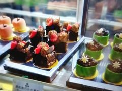 -雍容荟帝王蟹活龙虾展台自助(IFS黑金店)