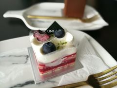 克洛伊-UNI UNI(环亚凯瑟琳店)