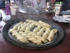 -粘豆包柴火铁锅炖