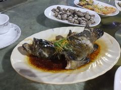 -四川小胡子海鲜(丁村万人海鲜广场店)