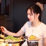 深圳探店丨烤鱼变“潮”了！1700+种搭配冰粉自