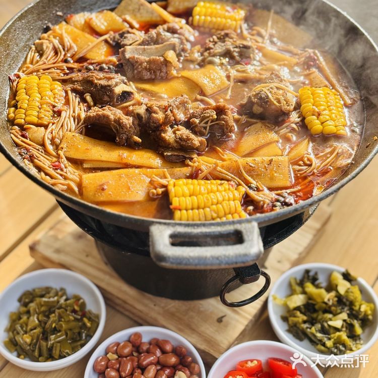 山顶观城好地方，周末休闲松心情