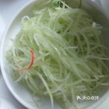 店里的客人不少,老板很热情。虽然只是家面馆